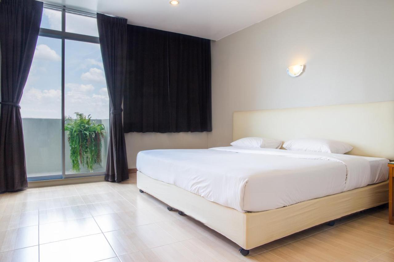Hotel Rattana View Phitsanulok Exterior foto